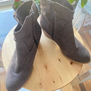 Pop booties with faux suede slouchy look Western